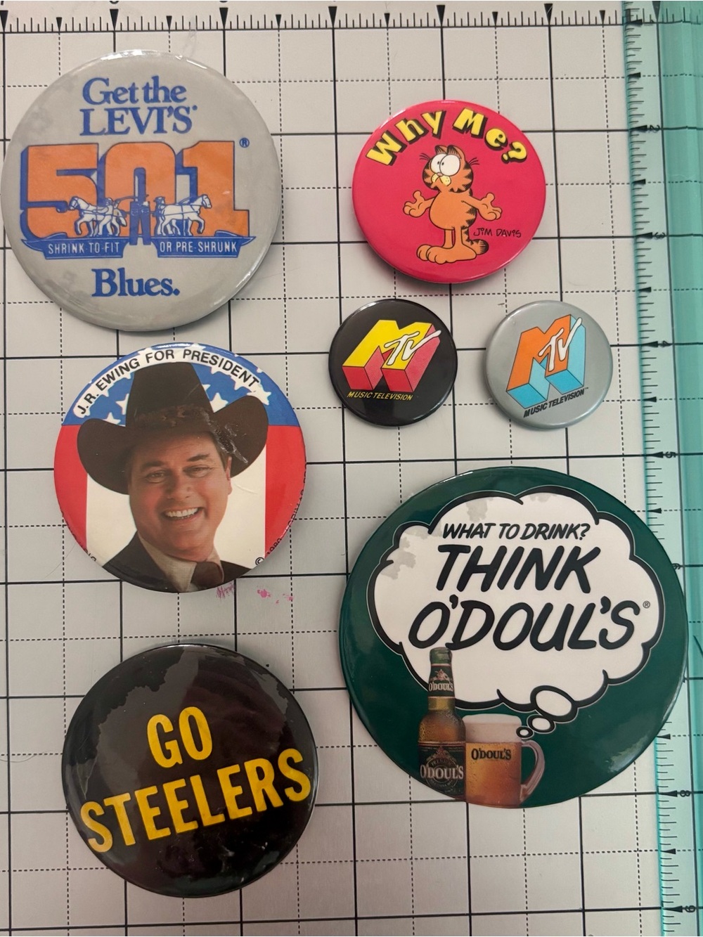 Vintage pinback buttons mtv Garfield Levi’s odouls steelers